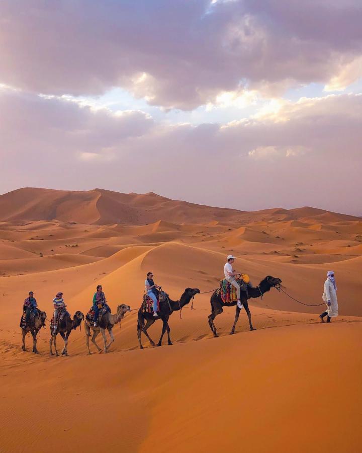 Готель Merzouga Traditional Tents With Heating Екстер'єр фото