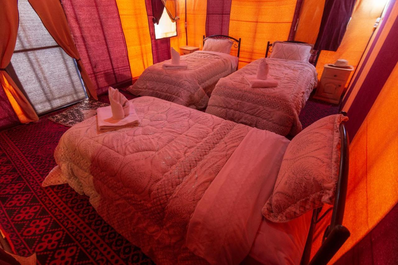 Готель Merzouga Traditional Tents With Heating Екстер'єр фото